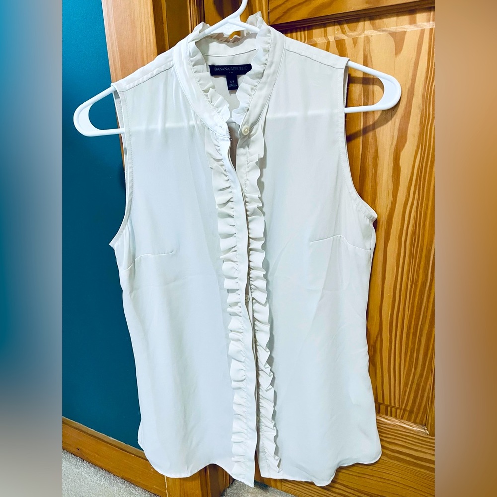 Sleeveless blouse